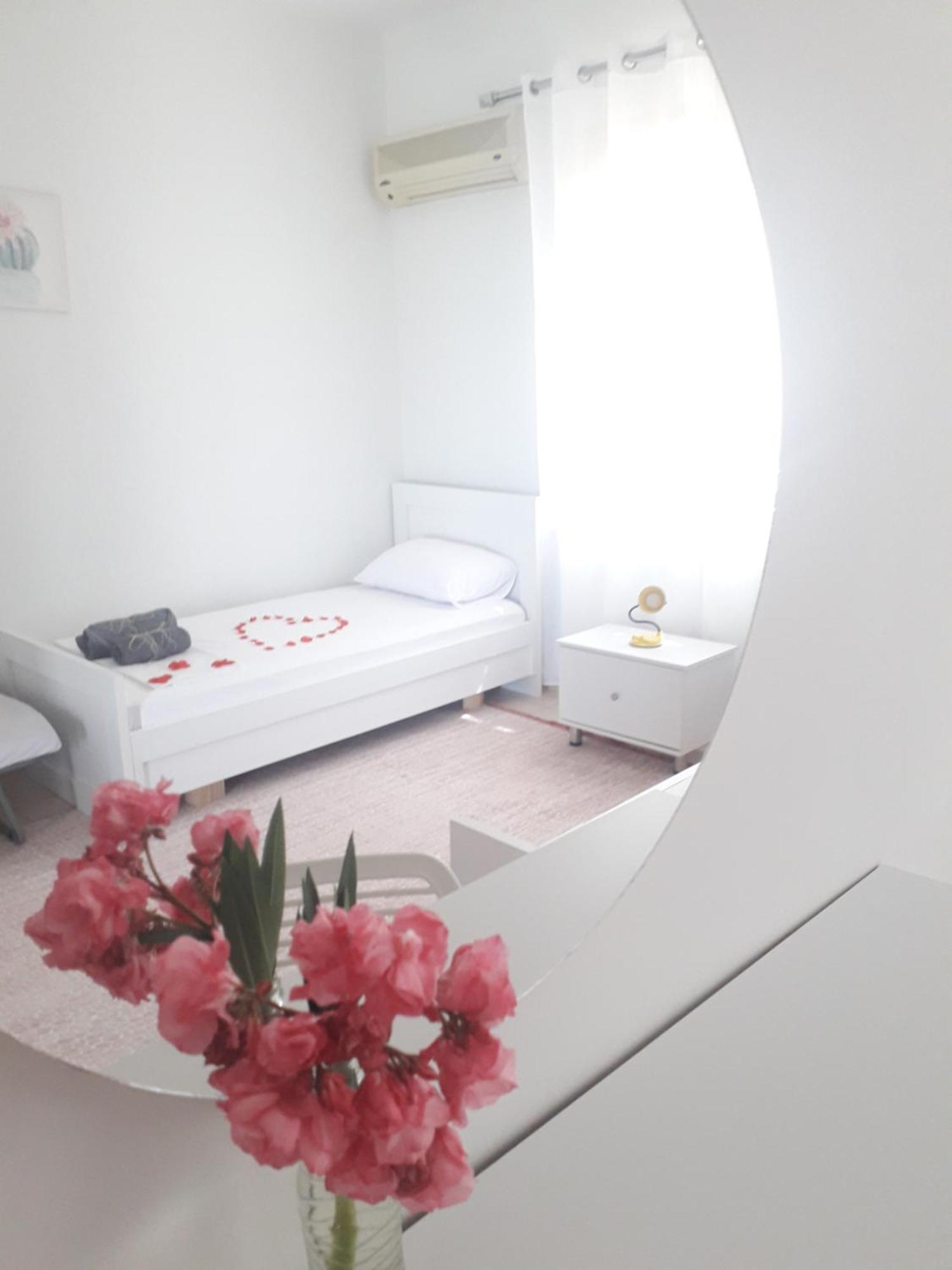 Villa Kuci, Drobonik Μπεράτ Εξωτερικό φωτογραφία